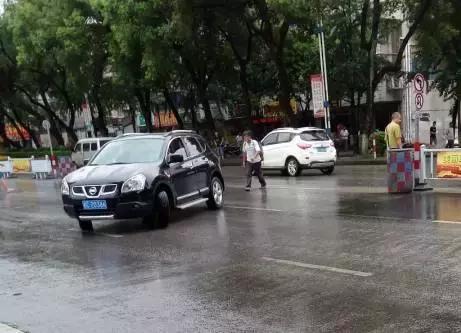 桂C17297等车主！你们交通违法被举报并处罚了，请自律！