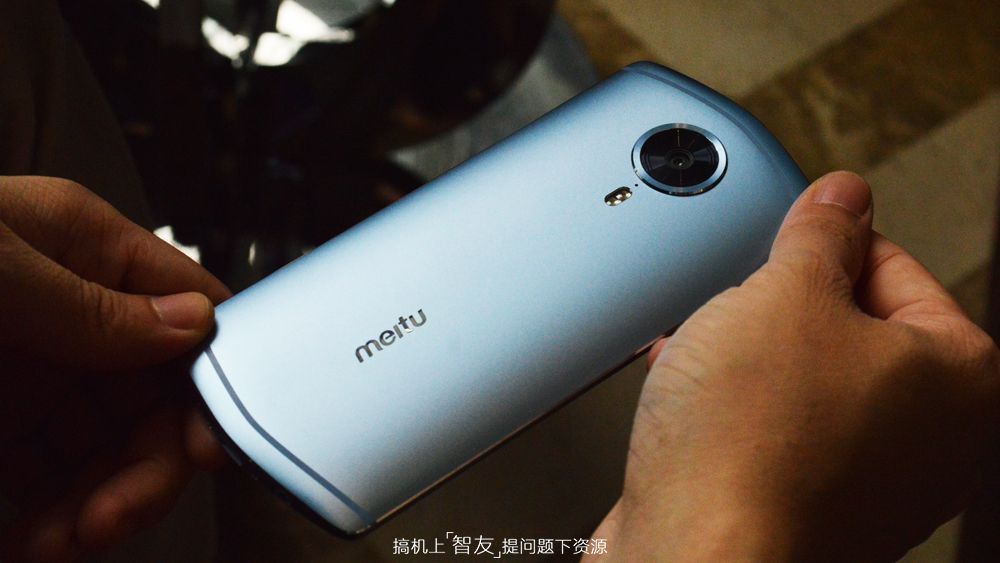 美图t8是双卡双待,美图t8手机好看吗