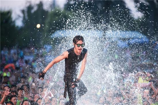 三万人都能玩转的水世界乐海水世界酷玩电音节冰爽开启