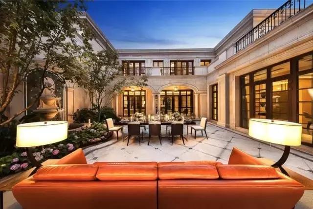 著名商业摄影师作品图片,采访一年收入两千万女博主