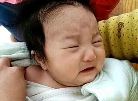 9个月宝宝打麻风疫苗后起红点,9个月宝宝打麻风疫苗发烧起红点