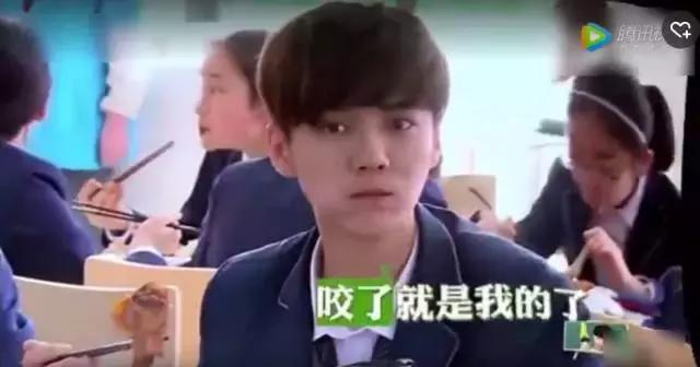 LUHAN鹿BOSS一直都在吃的路上进步向前他还在音乐之路上很成功