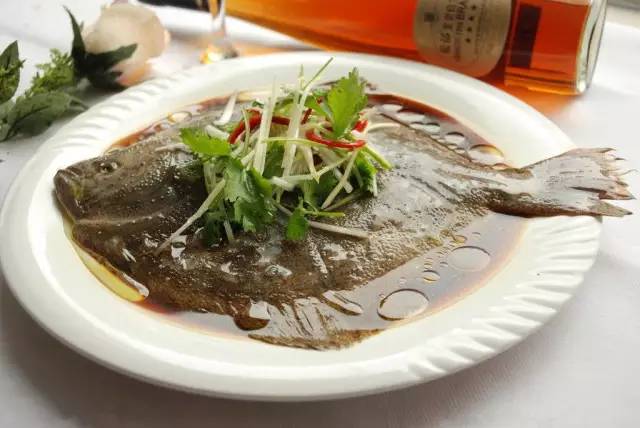 老饭骨清蒸多宝鱼的正宗做法,清蒸多宝鱼正宗做法王刚