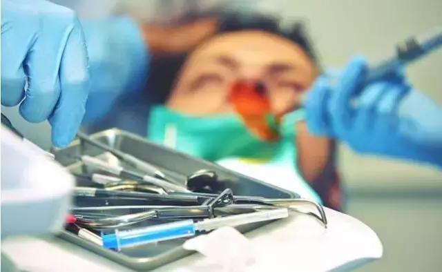 牙医建议不要轻易拔牙,路边牙医无痛拔牙