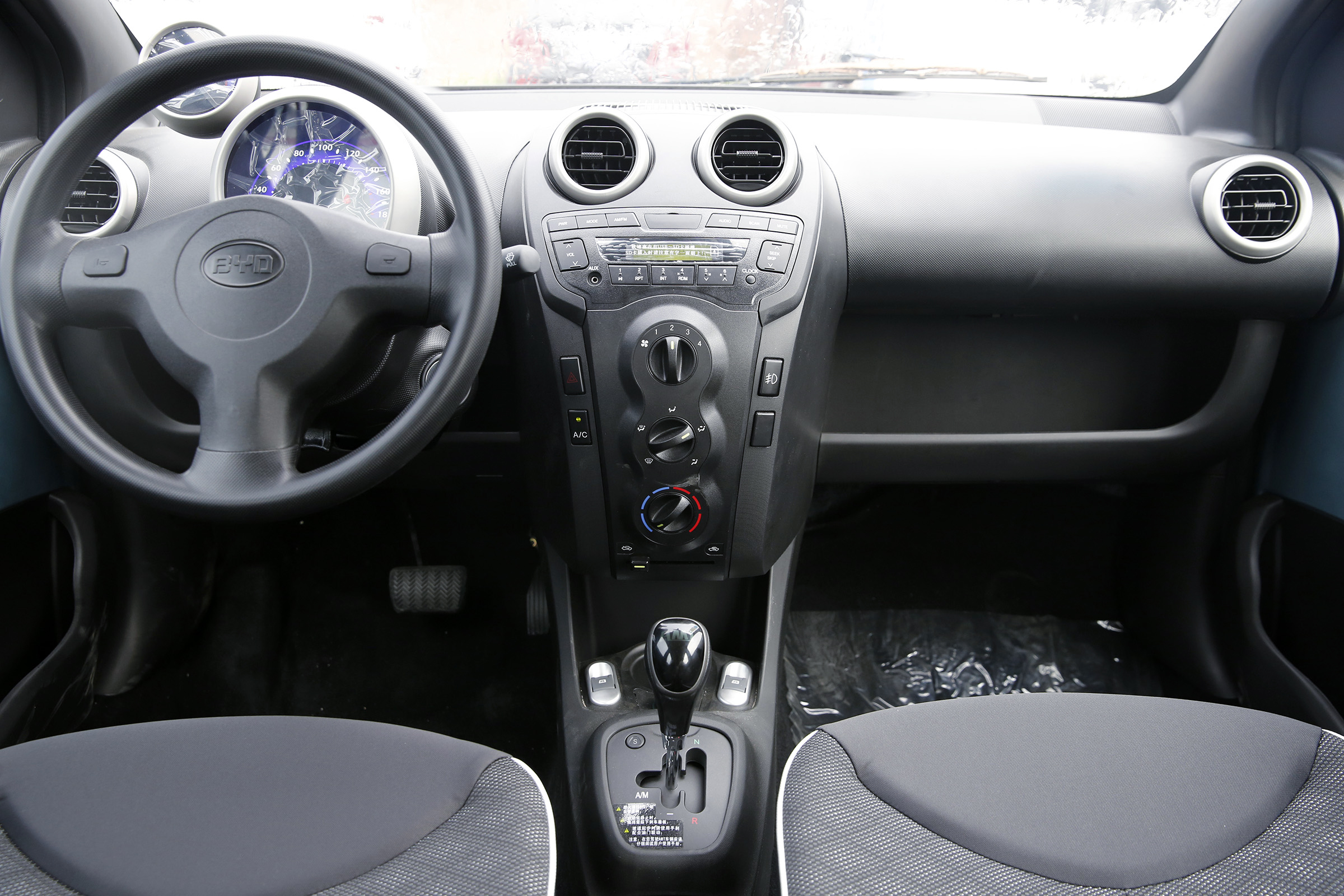 比亚迪f0参数配置,比亚迪f0版本配置区别