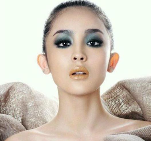 明星可怕烟熏妆,明星惊艳的烟熏妆