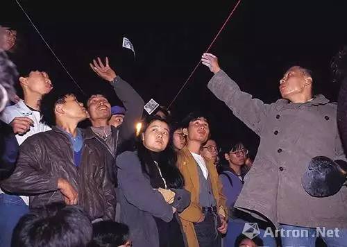 「带你看展览」街头、酒吧、工地…………没空间，大尾象是这样做展览的