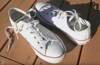 白鞋发黄小妙招靠谱吗,白鞋发黄最简单的处理方法