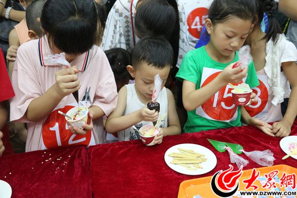 鍑叴澶╀笅浜插瓙娲诲姩,鍑叴澶╀笅鑿忔辰鏃ョ収