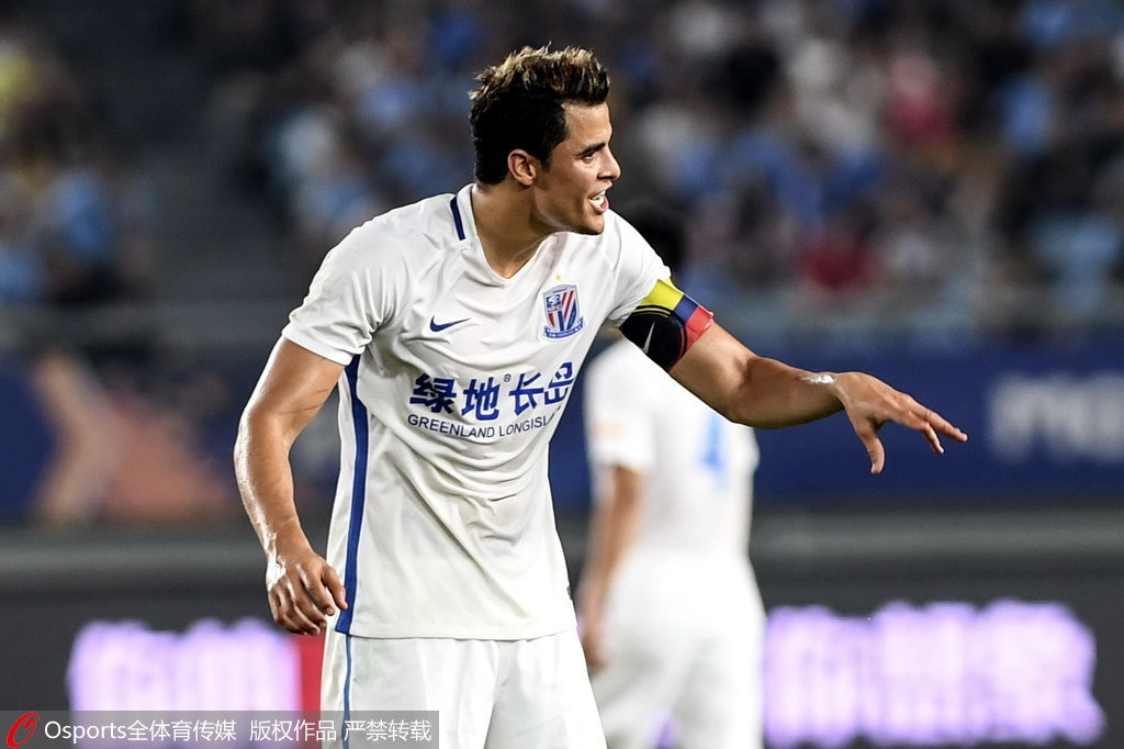 苏宁对吉翔任意球,吉翔反越位冷静挑射破门