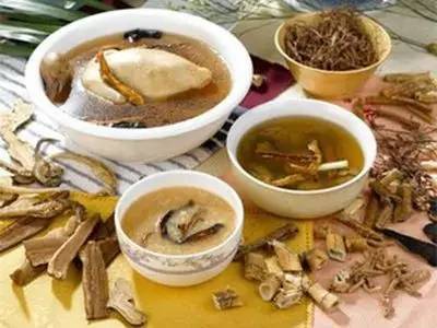 三伏贴能自制吗?孩子能贴吗?选择哪些穴位贴?贵医附院专家为你详细解答