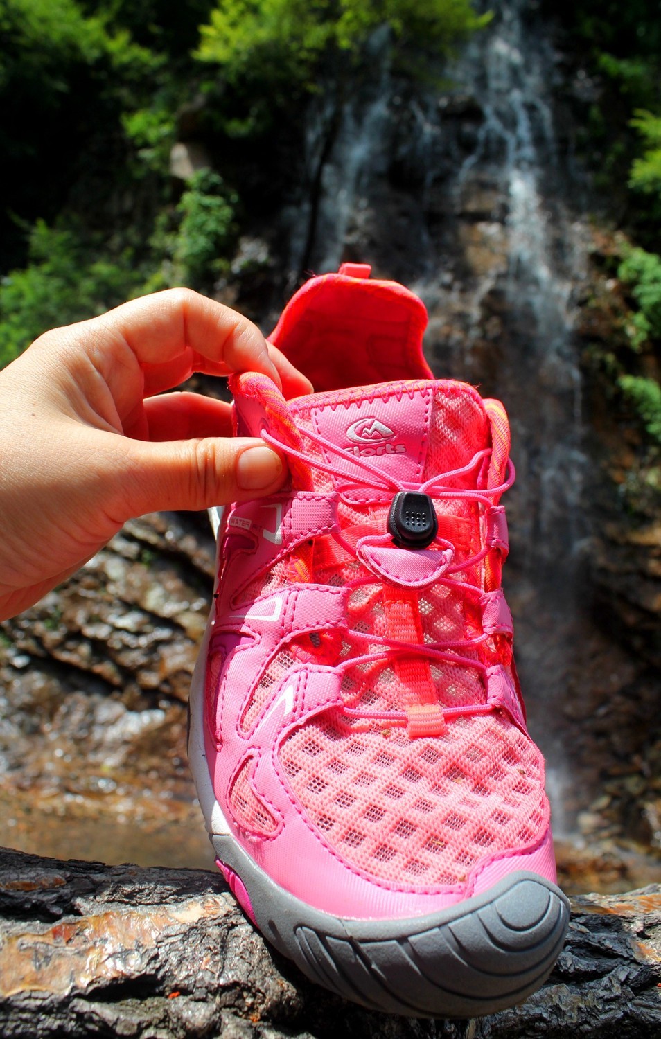 感受一份属于我的清凉——洛弛红Clorts户外溯溪鞋3H027D体验