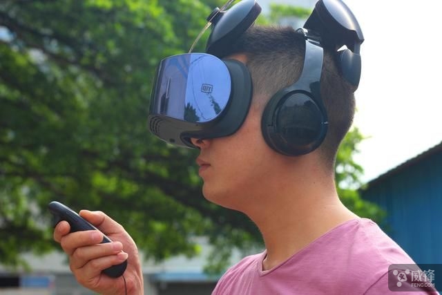 ces2019爱奇艺vr设备,爱奇艺最新款vr