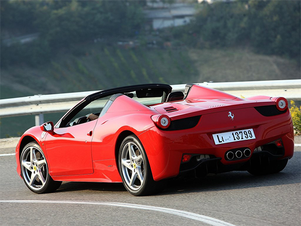 大巴黎2.2亿欧强挖内马尔？内少座驾可谓“平民”至极