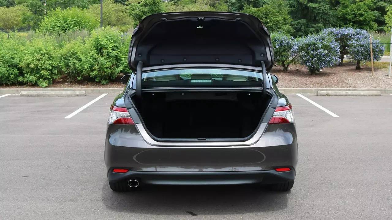 雅阁和凯美瑞到底哪个更值得入手,雅阁2022新款和凯美瑞哪个好