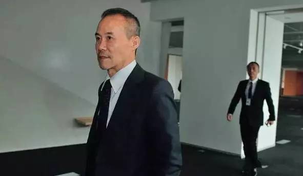 王石卸任董事长郁亮接棒万科集团,王石退位后郁亮接替吗