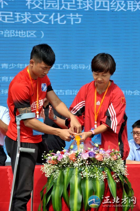 内蒙古“主席杯”校园足球联赛小学组开赛