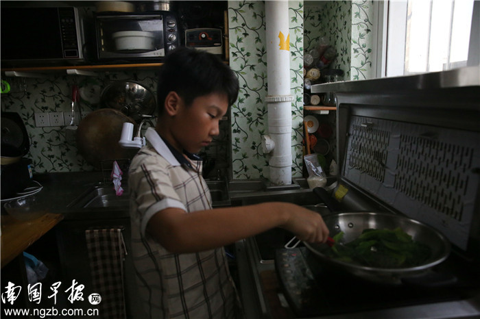 15岁少年为捐骨髓救父增重,16岁少年捐骨髓救妈妈现在现状