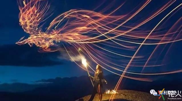 轻轻一触200亿美金！微博的凤凰涅槃式重生