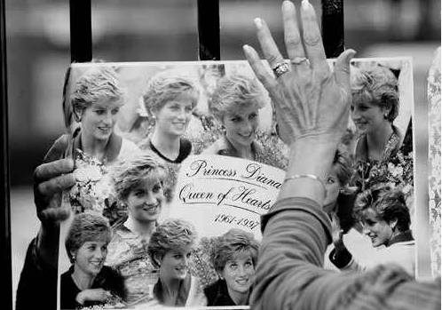 论洗白渣男，我只服死要面子的英国王室