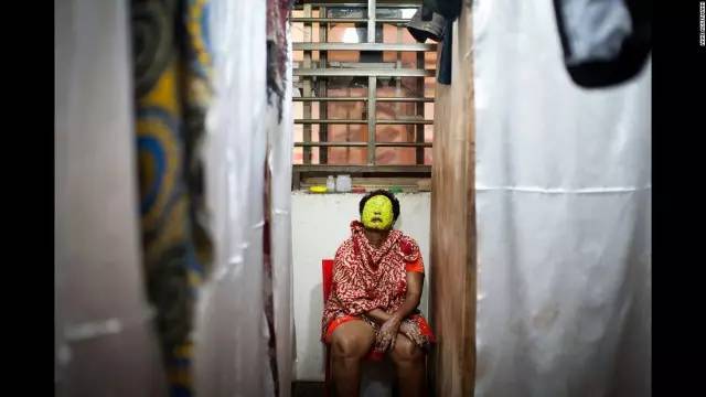 “我想变白，这样就会有更多男人来追我”