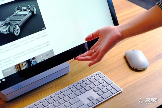 为什么要花3000买个显卡,surfacestudio停产了吗