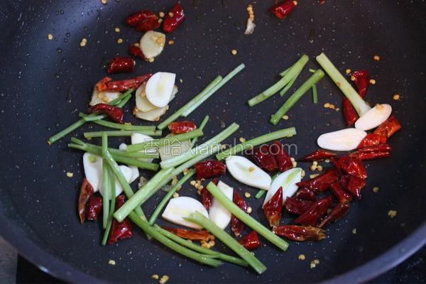 干煸蚕蛹香辣酥,干煸蚕蛹的正确方法