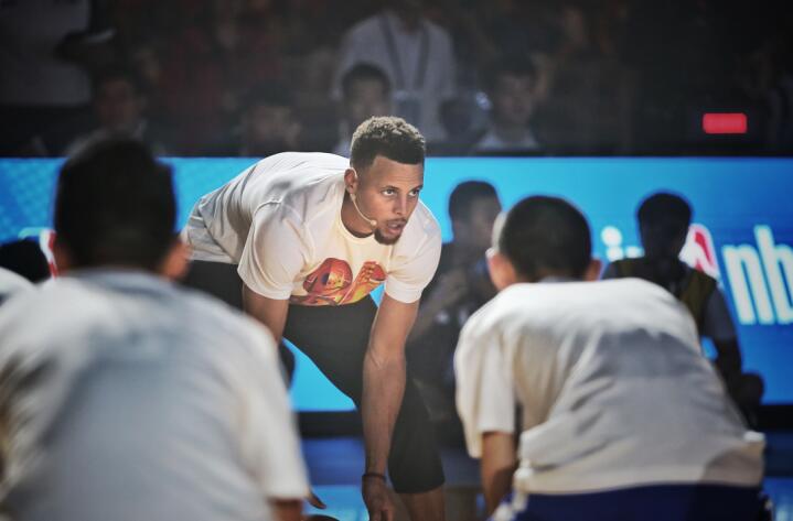 荣耀而归终“见高下”UNDERARMOUR（安德玛）携手斯蒂芬-库里开启2017亚洲行