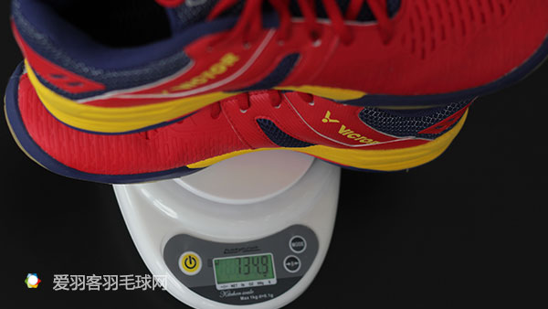 胜利羽毛球鞋p9300怎么样,胜利p9300买一代还是二代