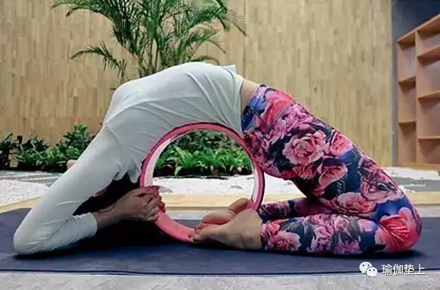 上瑜伽课一直放屁好不好,练完瑜伽打嗝好还是放屁好