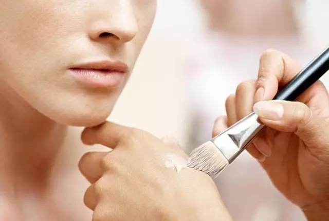 化妆品过敏痘印怎么消除,化妆品过敏脸上长痘怎么消掉