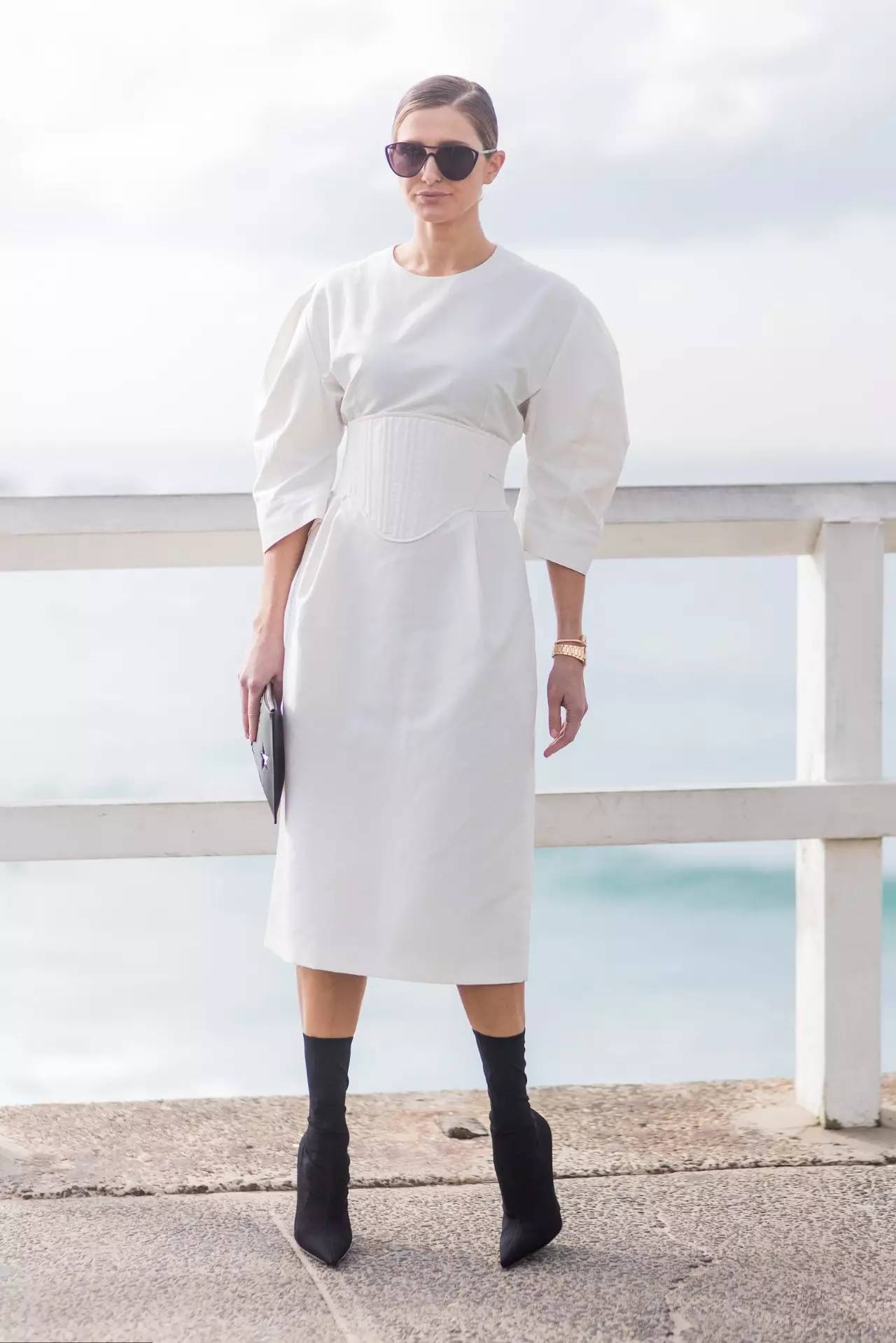 早春上新时髦又洋气的靴子,这个秋天最流行的马丁靴