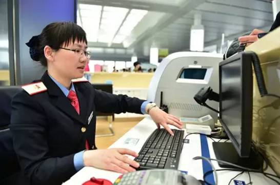 暑假“余额”不足！暑运高峰，坐飞机、火车、公交，这份便民礼包请收好