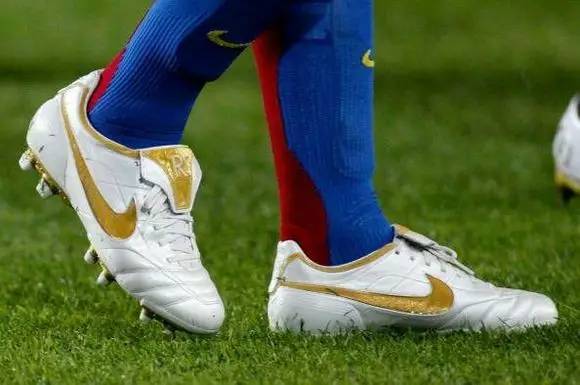 niketempo系列足球鞋,关于球鞋