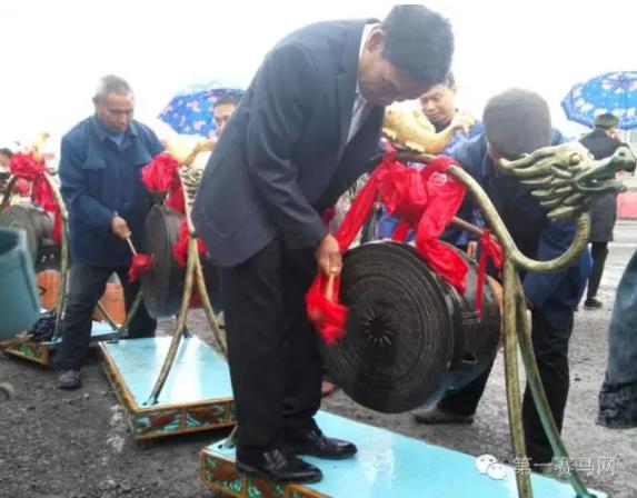 大草原传统赛马,中西结合赛马