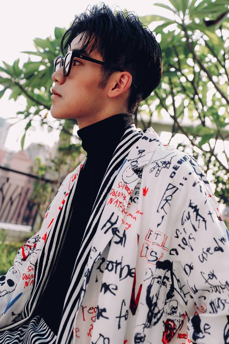 脱下校服，变成教导主任最讨厌的模样