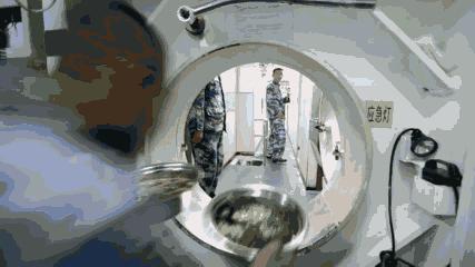 中国军兵的伙食,现在中国潜艇官兵每天的伙食标准