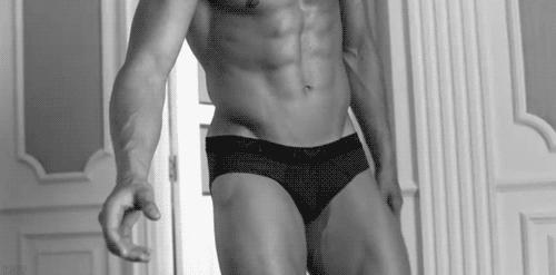 秋季第一条牛仔裤该怎么选,日常百搭裤怎么选