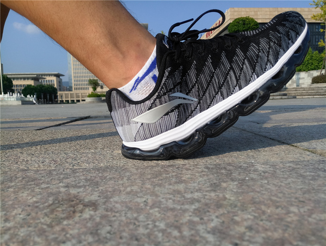 李宁跑鞋大绝影测评,李宁如影随形