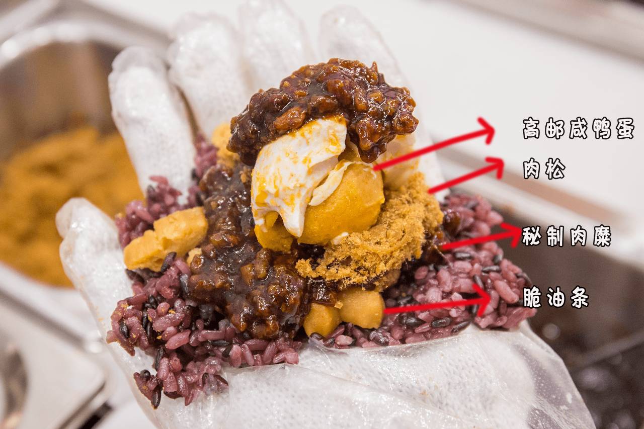 还吃啥子小面!称霸魔都25年的网红饭团杀来重庆,7块钱就能胀翻!