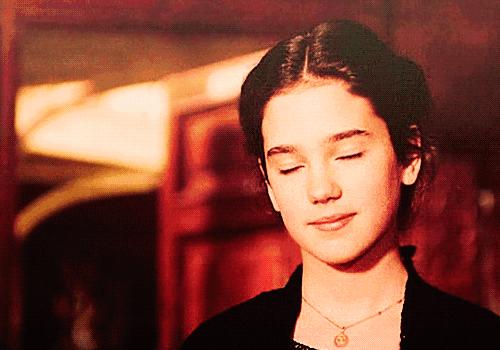 领口黑丝带搭得好时尚Icon，搭不好隔壁村服务员阿花