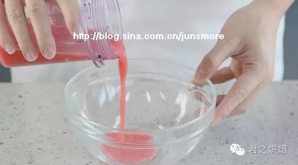 极简单的牛奶布丁，香浓嫩滑好美味！