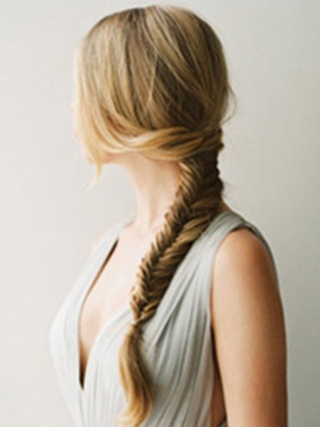 鱼骨辫半扎发编发教程简单好看,侧编刘海编发教程简单又好看