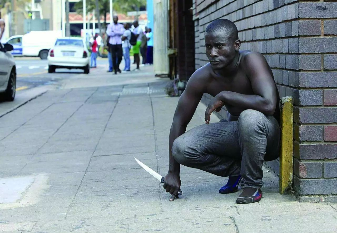 巴黎比较乱的街区,探访巴黎的视频