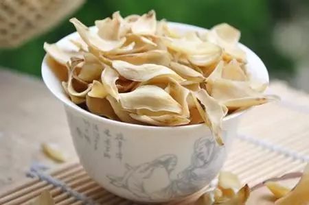 早晨起床会感到咽干舌燥?你可能缺了点它→