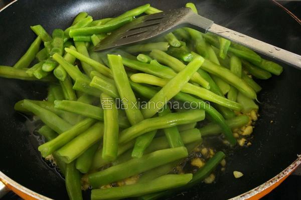 炒豆角不变色的小诀窍,炒豆角不变色的做法窍门