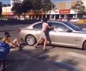 《谁是老司机》普通人的鞋柜是这样的，而改装车玩家的“鞋”是这样的……