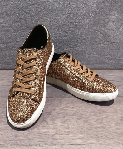 诚意满满｜OliviaPalermo、MirandaKerr都在穿的小白鞋终于入驻中国啦，这次居然还带来了新朋友！