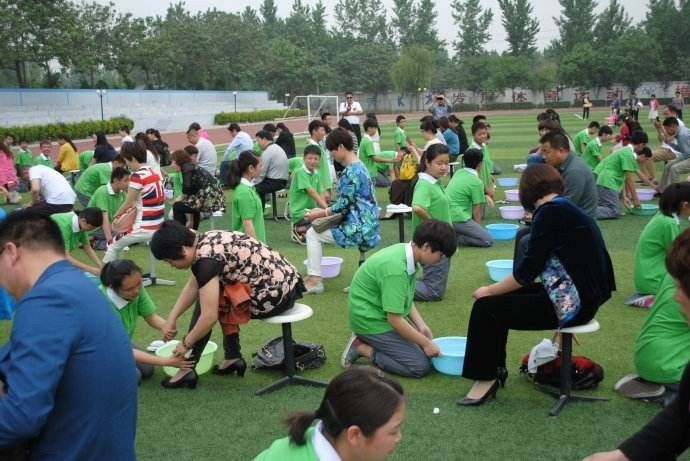 成为白眼狼的孩子，缺的并不是感恩教育