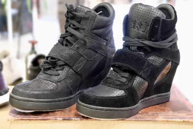 花一件钱买三件衣服,花一件的钱拿两件